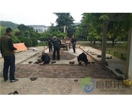 信陽迎賓館項(xiàng)目梅園鋪透水磚